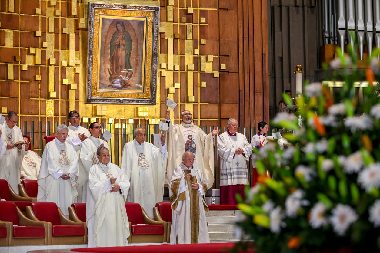 Celebration of the Easter Mass of the Resurrection at the Basilica of Our Lady of Guadalupe, a joyful expression of faith in Mexico.