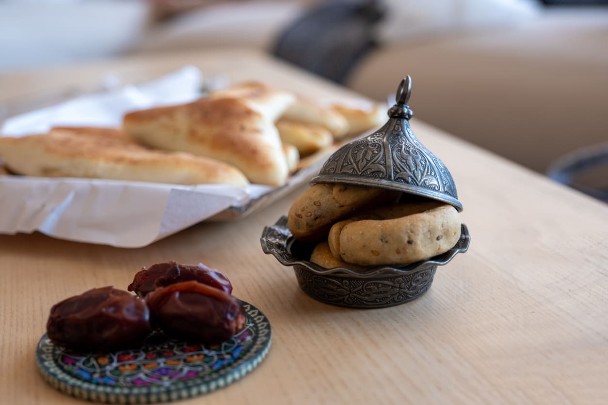 A plate of dates placed on a decorative cloth, symbolizing the traditional way Muslims begin breaking their fast during Ramadan.