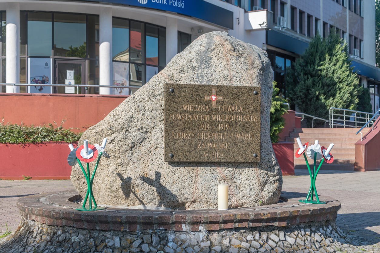 A stone monument in Piła, Poland, commemorating the heroes of the Greater Poland Uprising.