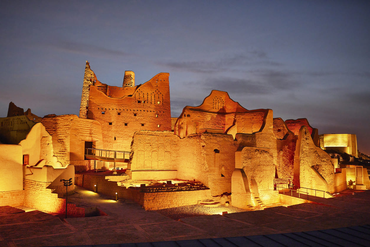 A glowing view of Salwa Palace in Diriyah, showcasing the historic mud-brick architecture that marks the birthplace of the first Saudi state.